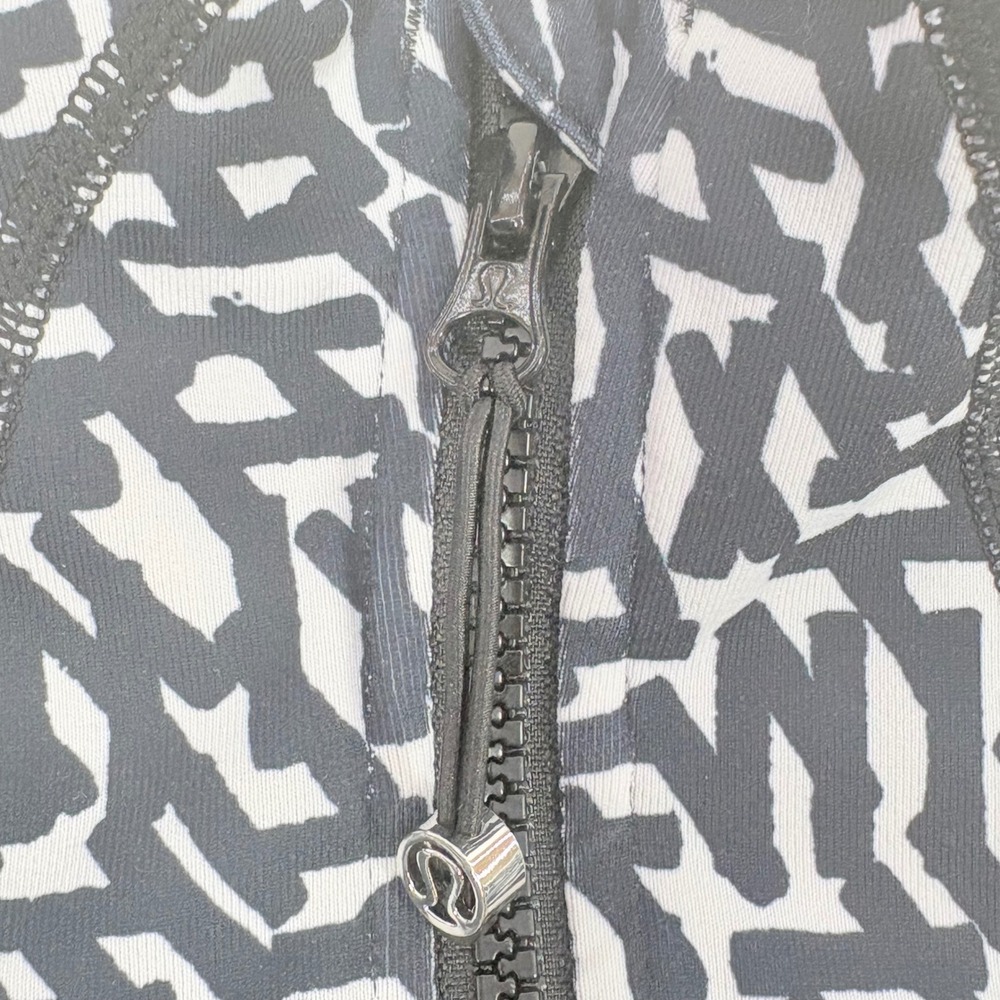 Lululemon Jacket Size 4 Black Pattern Define Full… - image 5